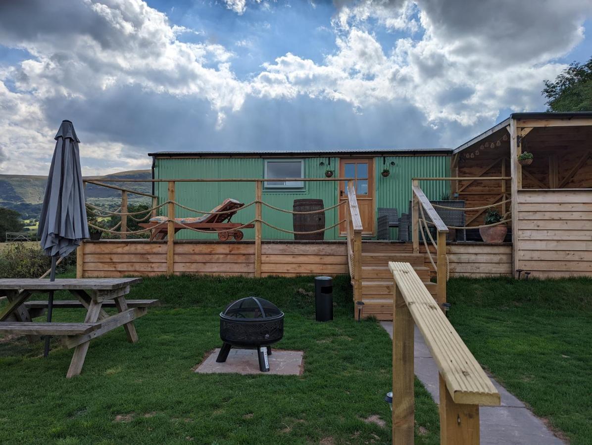 Bespoke Luxury Huts With Hot Tubs. Located In The Black Mountains. Llanveynoe Bagian luar foto