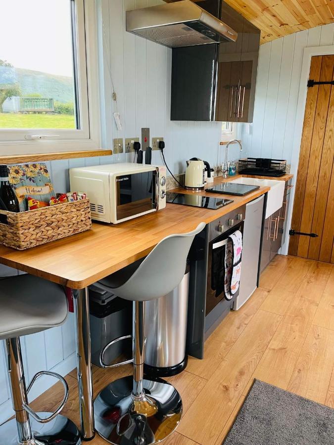 Bespoke Luxury Huts With Hot Tubs. Located In The Black Mountains. Llanveynoe Bagian luar foto
