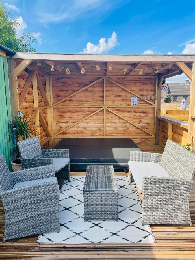 Bespoke Luxury Huts With Hot Tubs. Located In The Black Mountains. Llanveynoe Bagian luar foto